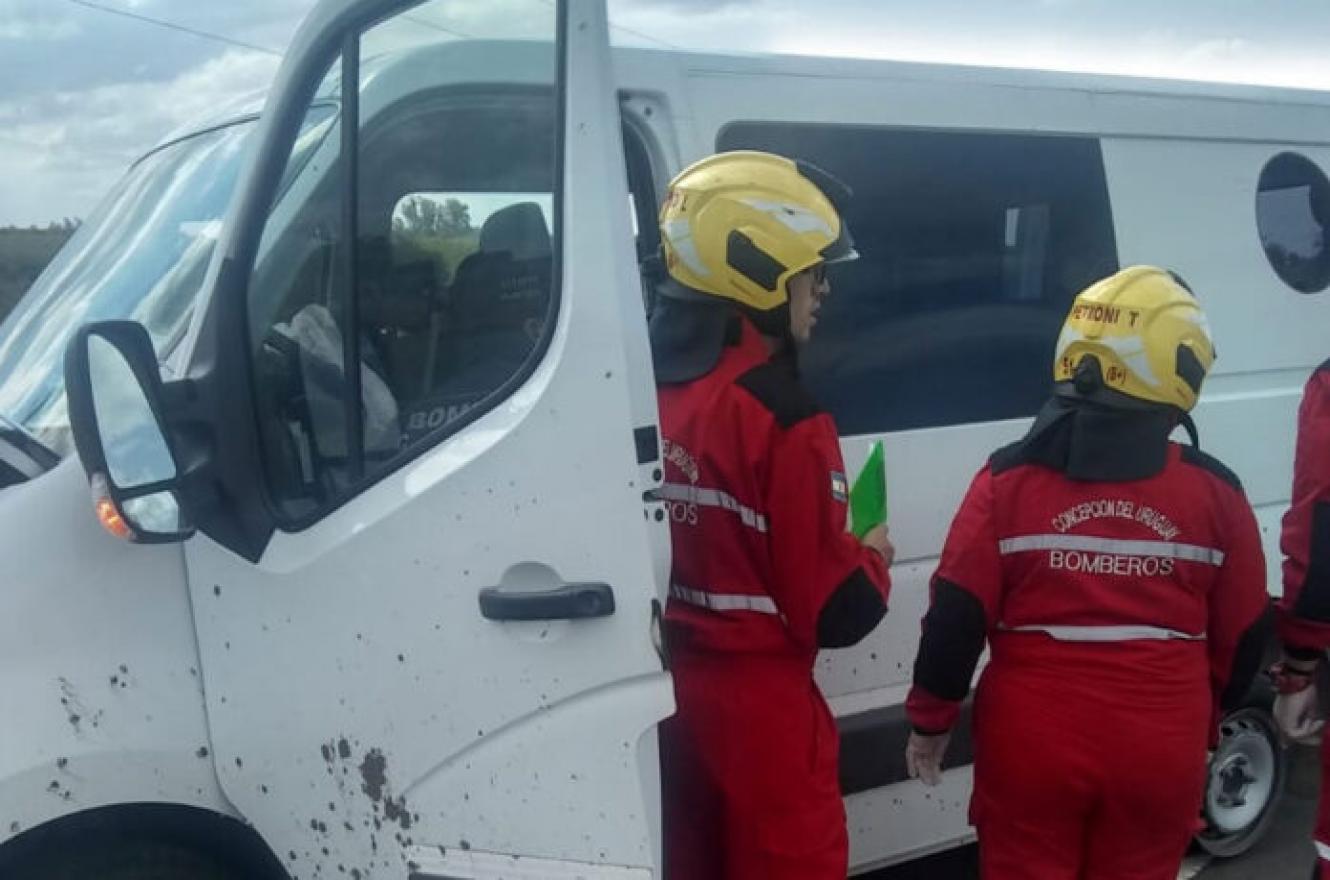 Una ambulancia despistó en Autovía Artigas