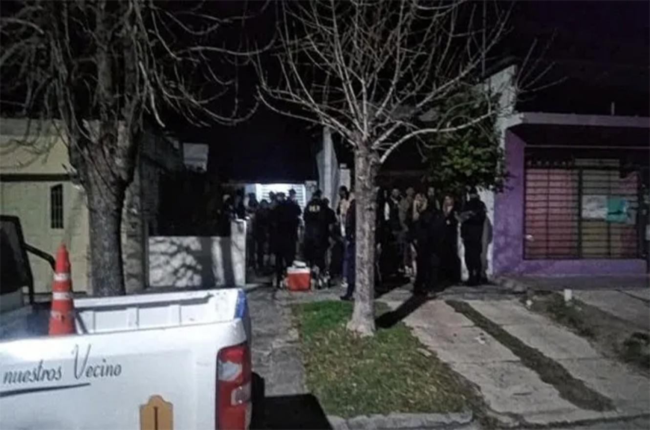 Personal de la Comisaría Quinta de Paraná secuestró dos conservadoras y bebidas alcohólicas, además los presentes fueron notificados por incumplimiento del DNU.