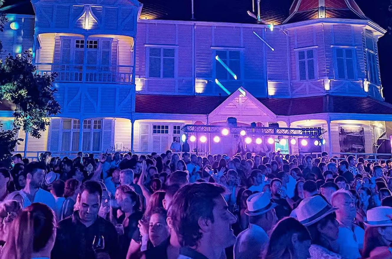 Fiesta de cumbia, en Villa Victoria. 