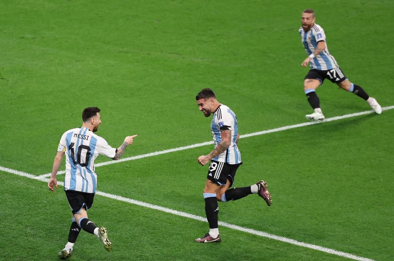 Fútbol: Argentina venció a Australia y se metió entre los mejores ocho equipos del Mundial