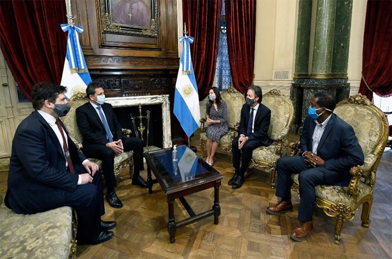 La delegación del FMI, encabezada por la directora adjunta del Departamento del Hemisferio Occidental, Julie Kozack, y el jefe de la misión para Argentina, Luis Cubeddu, arribó al país el lunes pasado y permanecerá al menos una semana más.