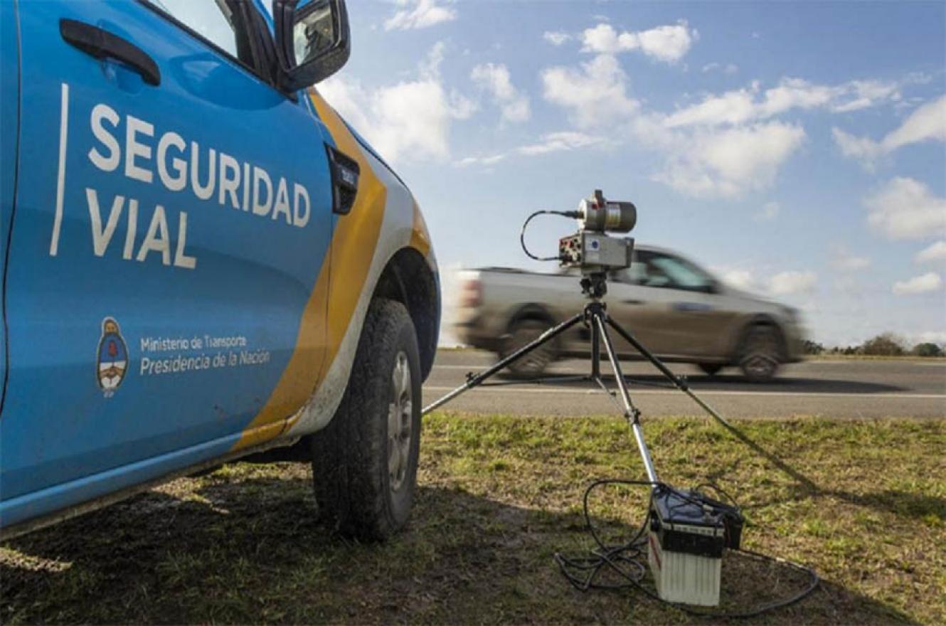 Exceso de velocidad y cruzar con el semáforo en rojo son las infracciones de tránsito más en la provincia.