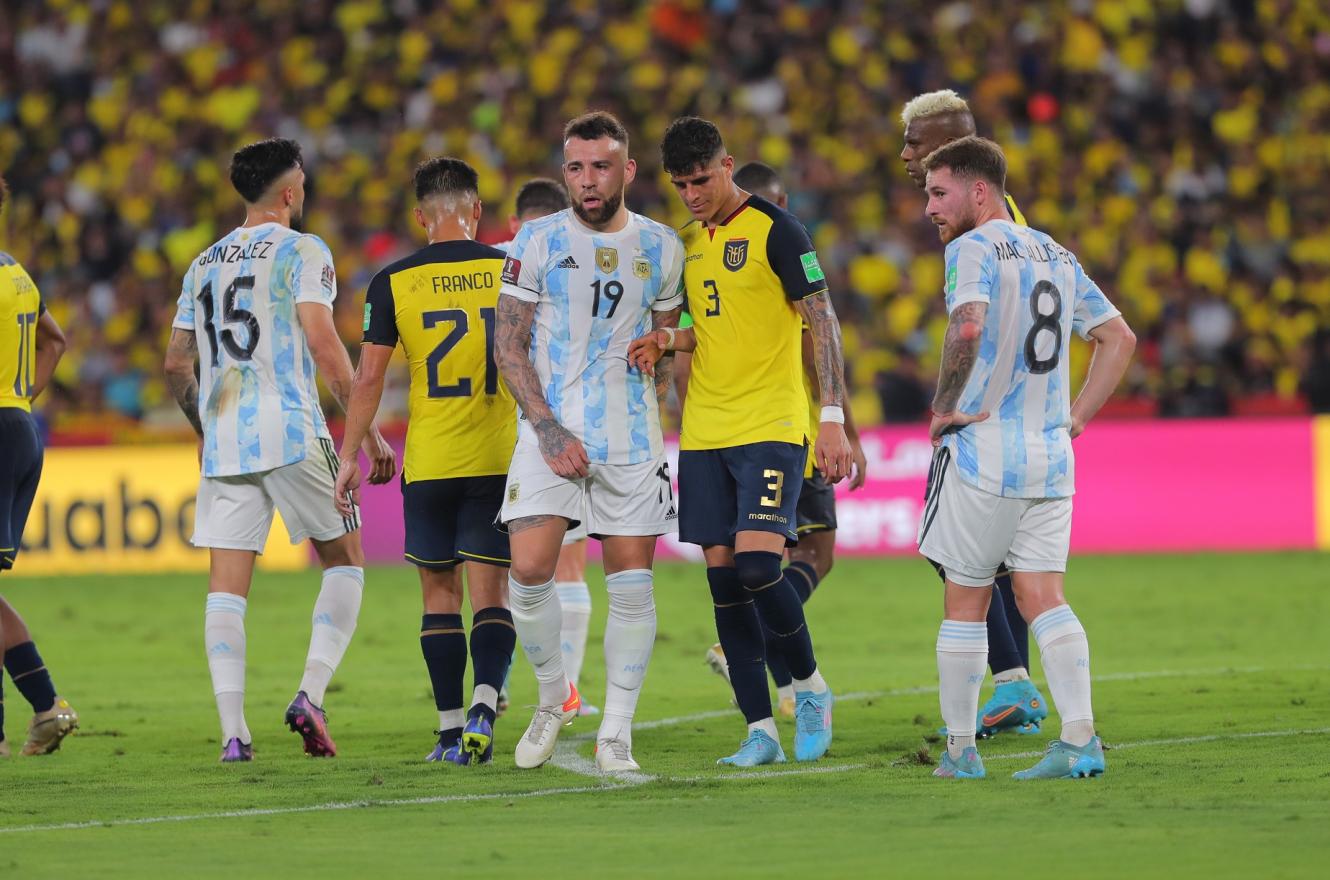 Eliminatorias: Argentina sufrió un agónico empate con Ecuador y conservó su invicto