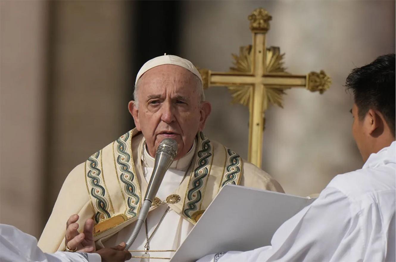 Imagen del domingo 9 de octubre de 2022 cuando el papa Francisco celebró una misa para la canonización de dos nuevos santos, Giovanni Battista Scalabrini y Artemide Zatti, en la Plaza de San Pedro, en el Vaticano.