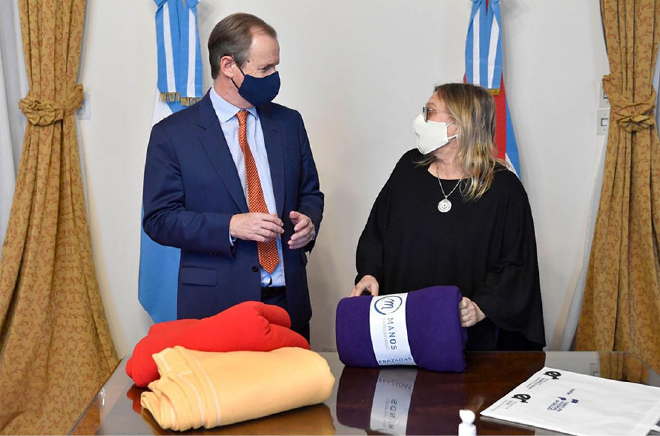 El gobernador Gustavo Bordet evaluó junto a la ministra de Desarrollo Social, Marisa Paira, el desarrollo del programa Cobijar.