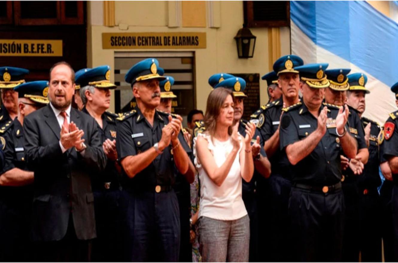 Sabina Frederic con jefes policiales