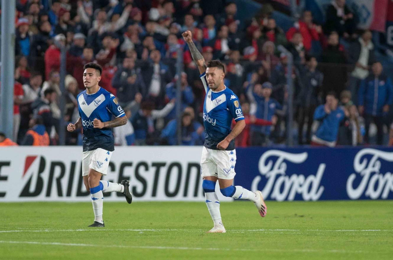 Vélez le ganó a Nacional y se ilusiona con seguir en carrera en la Copa Libertadores