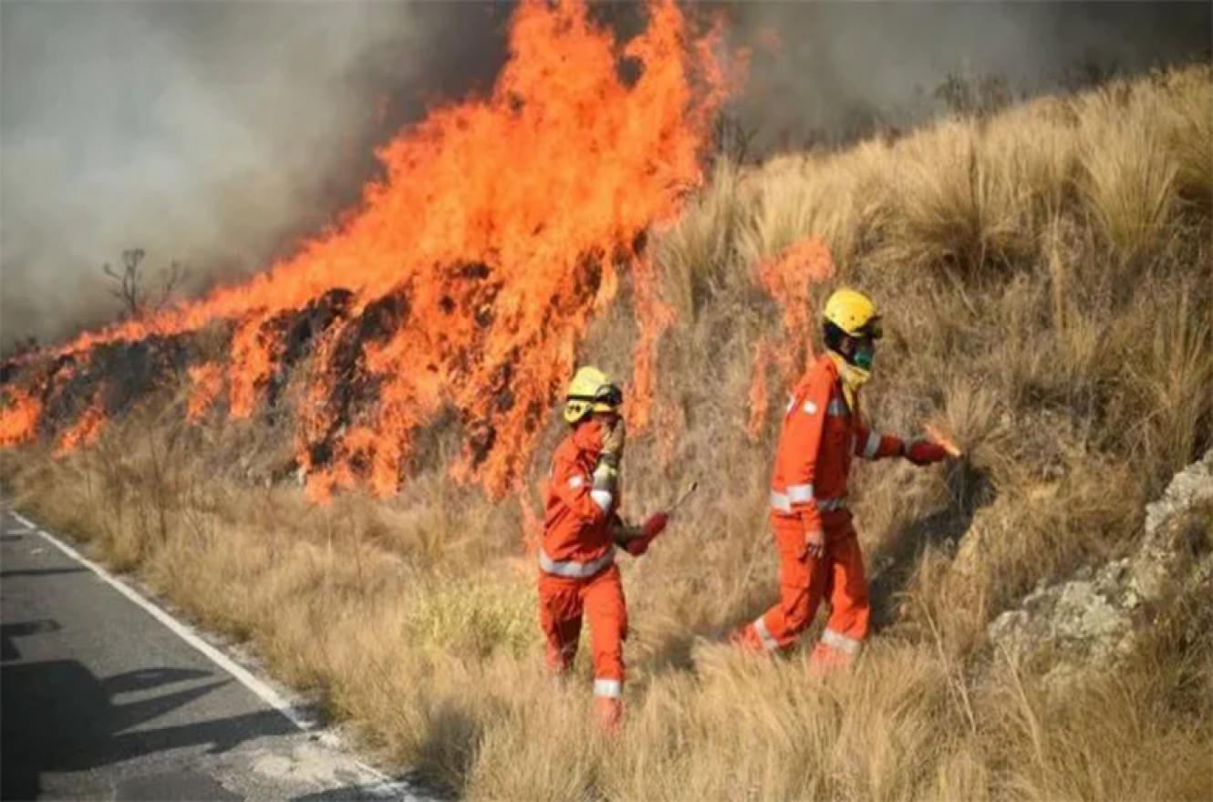 Partieron hacia la zona de desastre con la misión de reemplazar a sus pares de Córdoba. Los bomberos voluntarios de Entre Ríos fueron capacitados en incendios de áreas forestales.