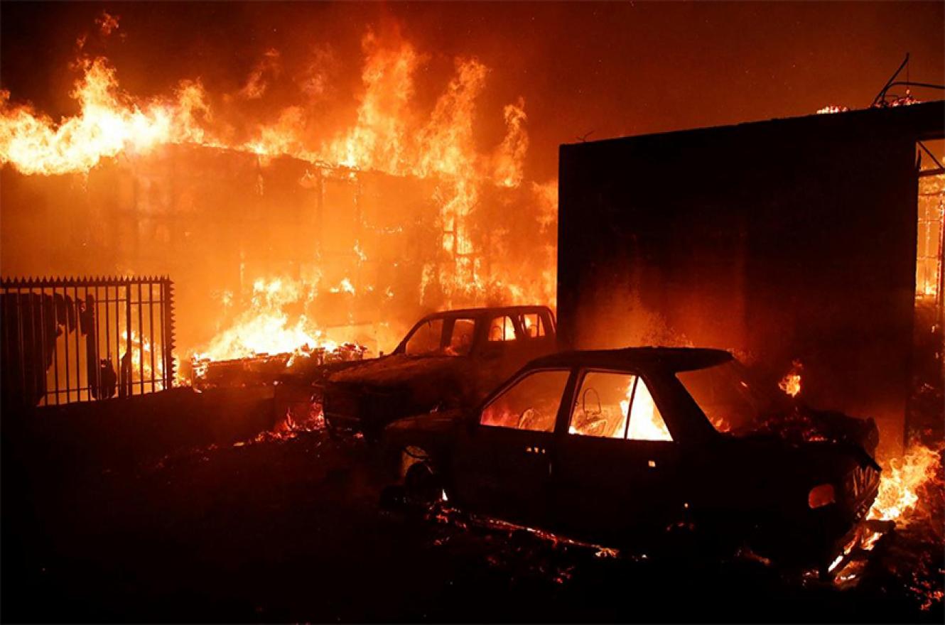 El subsecretario del Interior de Chile confirmó que son 51 las personas fallecidas en los incendios que azotan a la región central del país trasandino, con foco en Valparaíso.