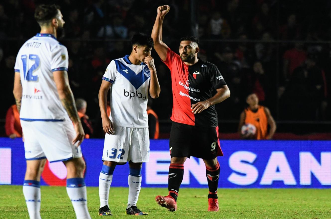 Con un doblete de “Wanchope” Ábila, Colón derrotó a Vélez en Santa Fe
