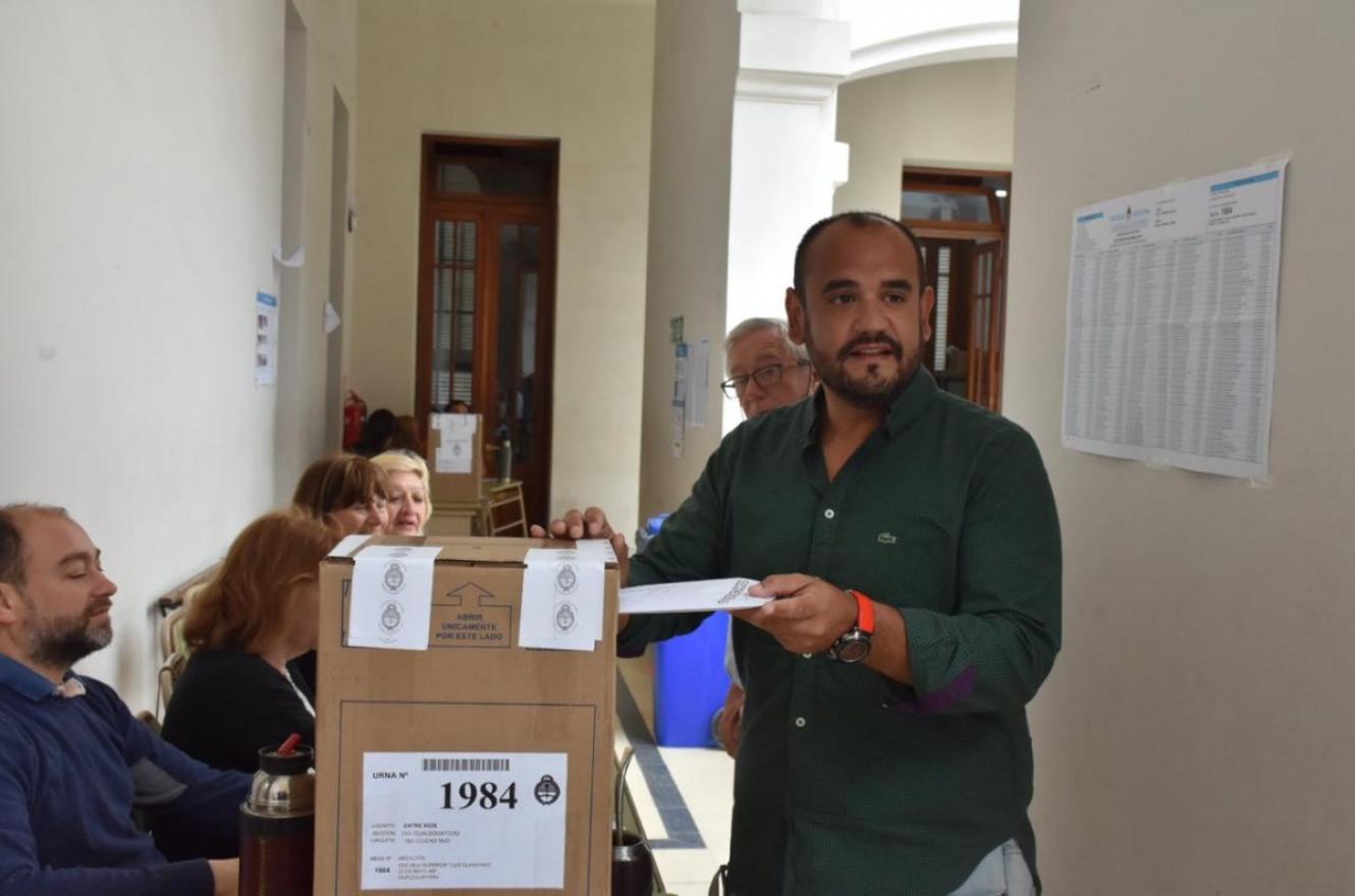 Lisandro Gamarra votando