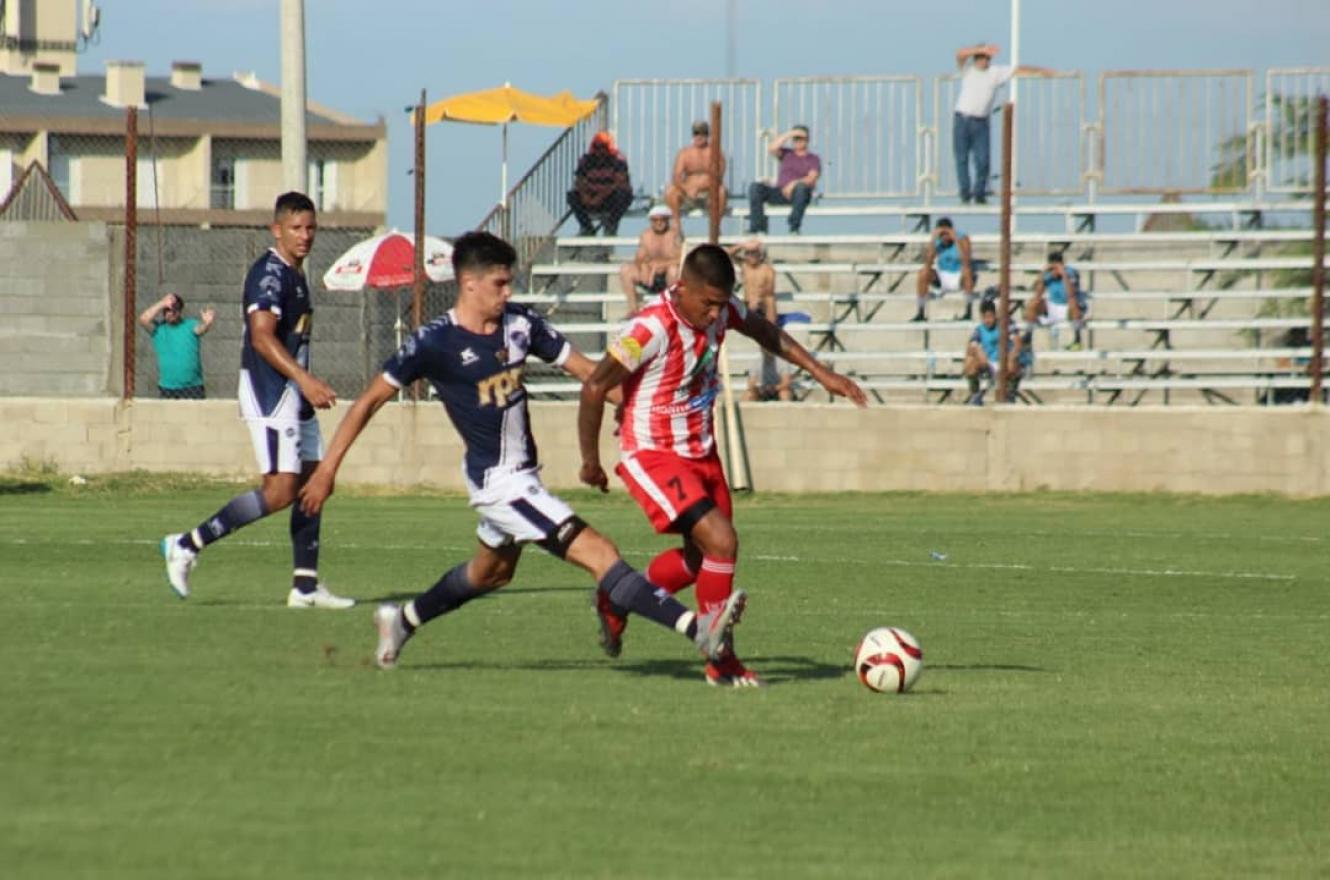 Una goleada dejó a Atlético Paraná al margen de la final por un ascenso al Federal A