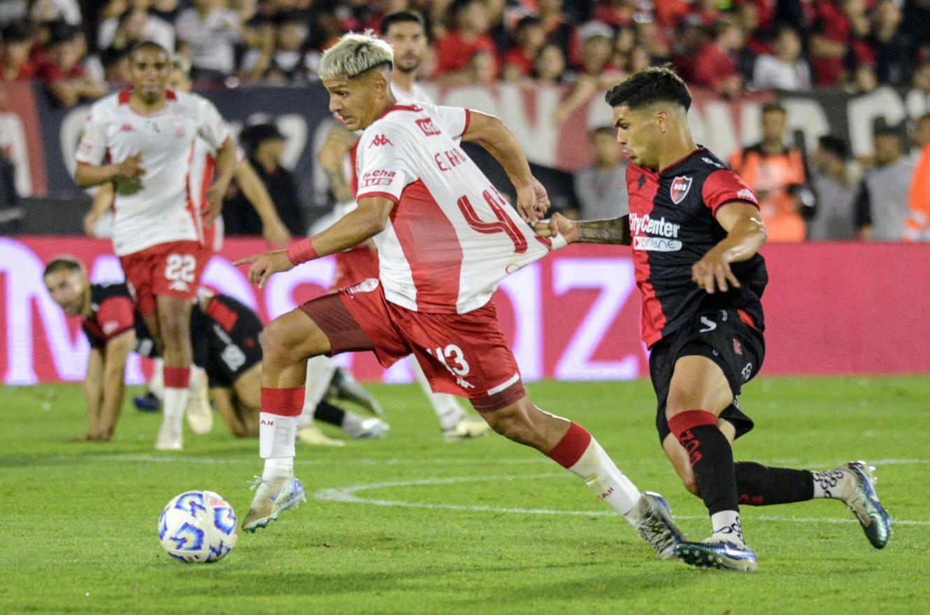 Huracán pisó fuerte en Rosario y venció a Newell’s a puro gol para alcanzar la cima