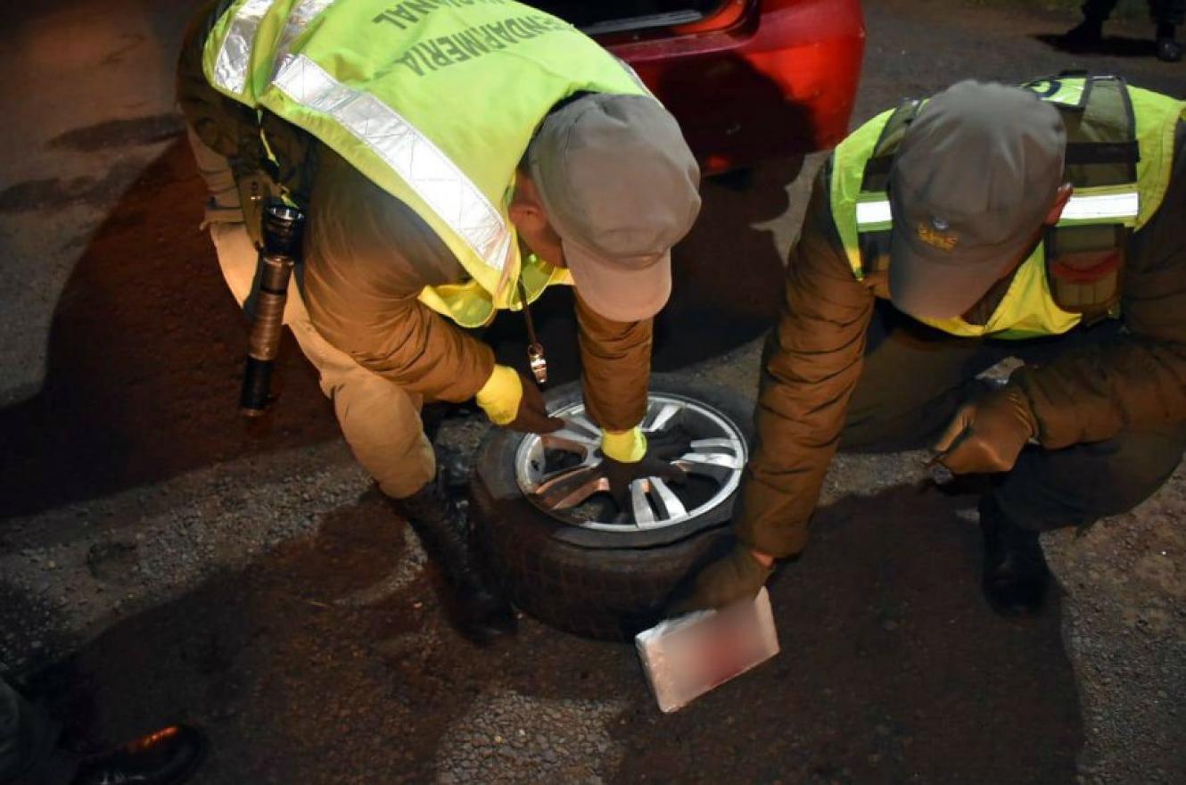 Gendarmería secuestró 11 kilos de cocaína que estaban ocultos en una rueda de auxilio