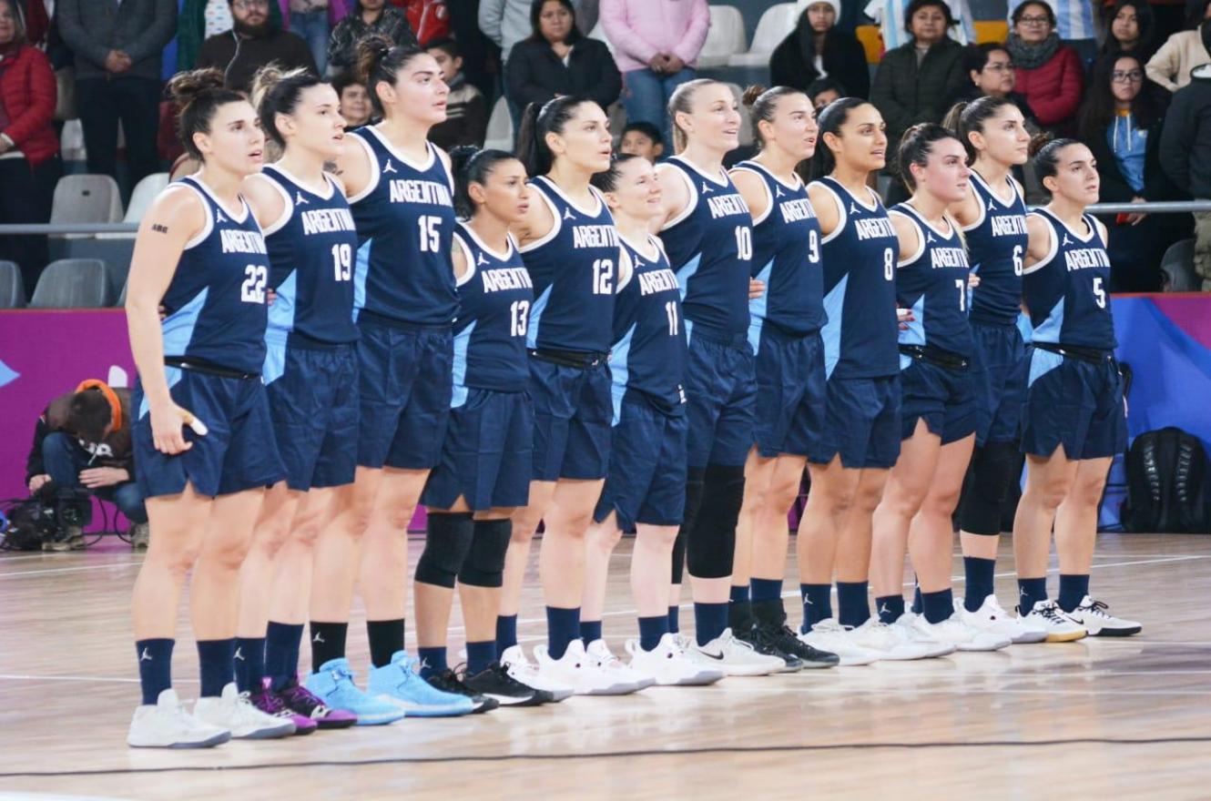 Un papelón con la indumentaria dejó a las “Gigantes” afuera de la lucha por las medallas