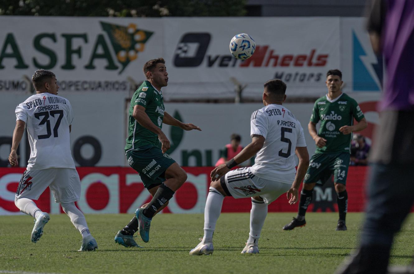 En Junín, Sarmiento derrotó a Deportivo Riestra con dos goles de penal de un exPatronato