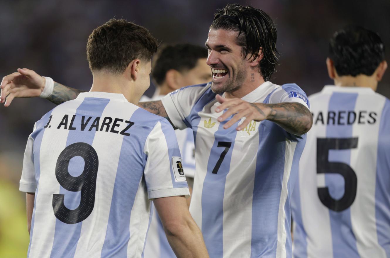 Argentina goleó a Brasil en una noche soñada y festejó su clasificación al Mundial