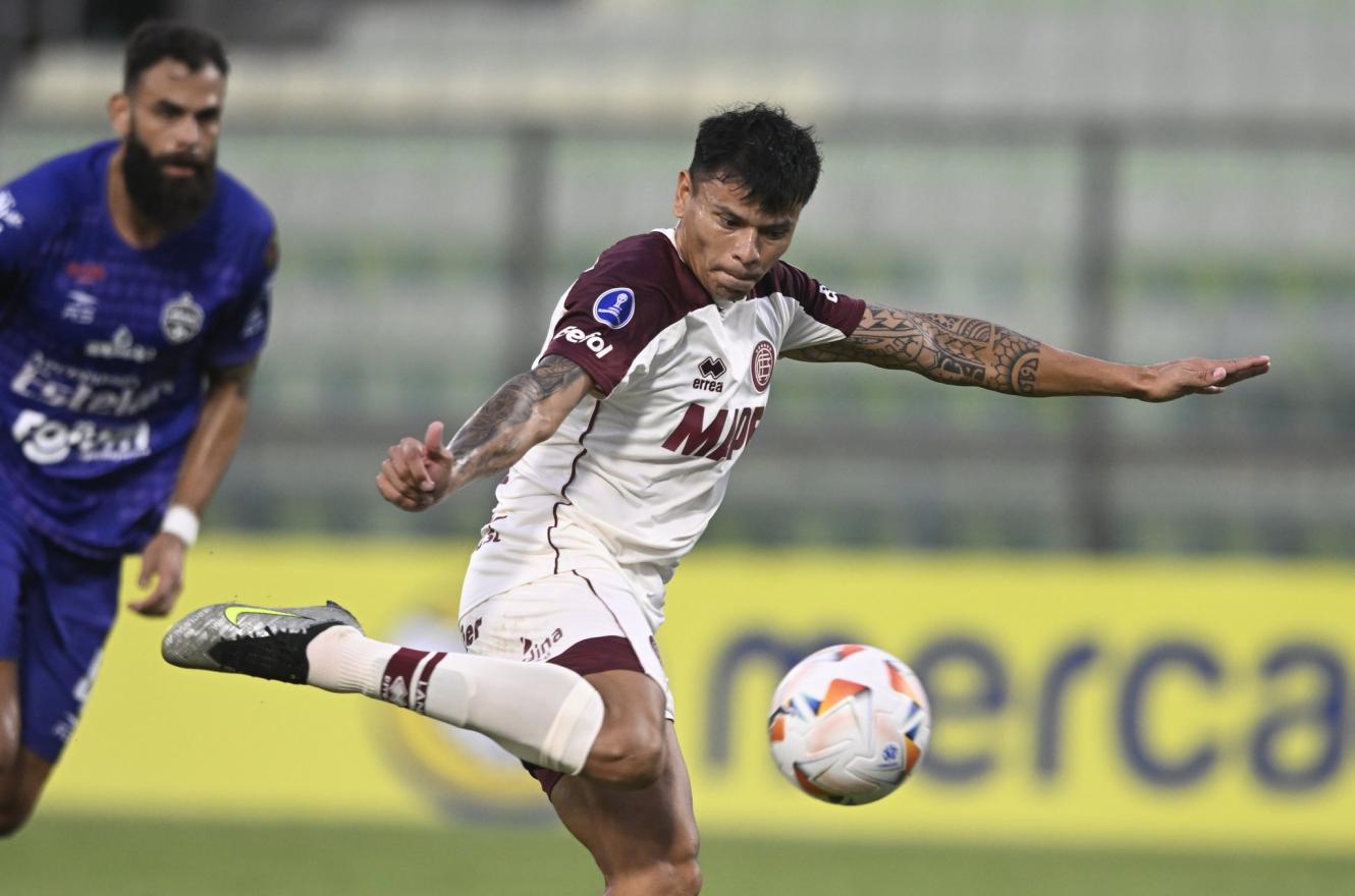 Con dos goles del entrerriano Walter Bou, Lanús celebró en su visita a Venezuela