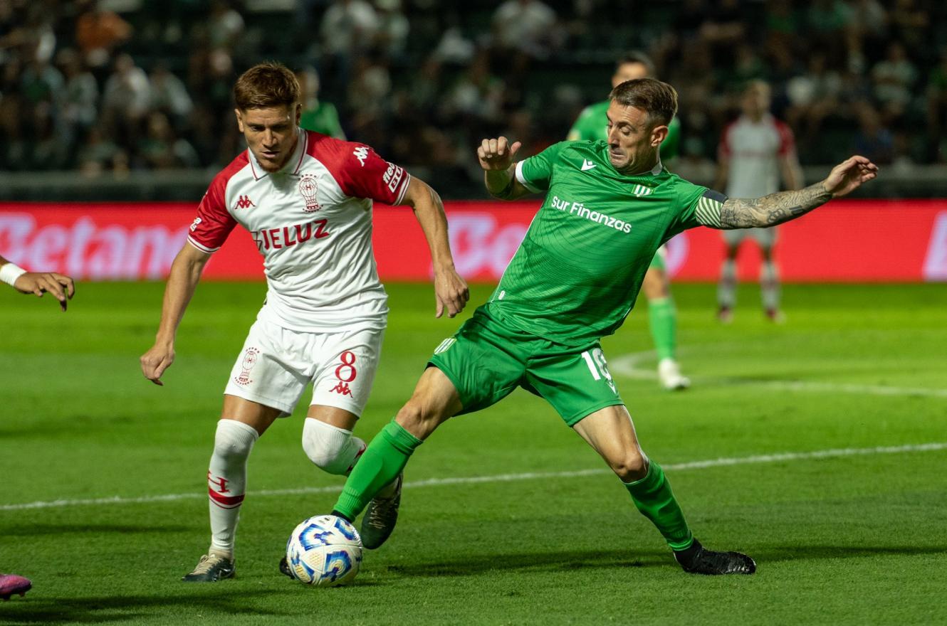 Huracán empató en su visita a Banfield y no pudo alcanzar a Tigre en la punta