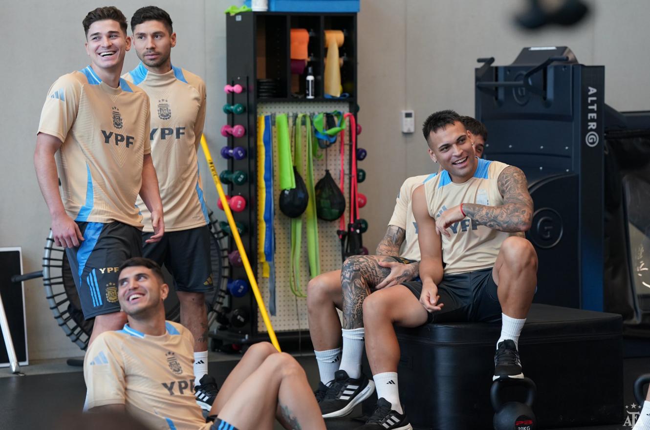 Fútbol: por un temporal, la selección argentina suspendió la práctica del miércoles