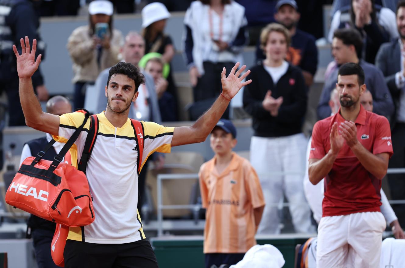 Tenis: Cerúndolo tuvo contra las cuerdas a Djokovic, pero se despidió de Roland Garros