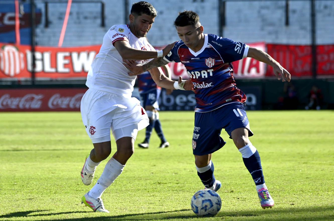 Unión de Santa Fe perdió con Barracas Central ante la mirada de Leonardo Madelón