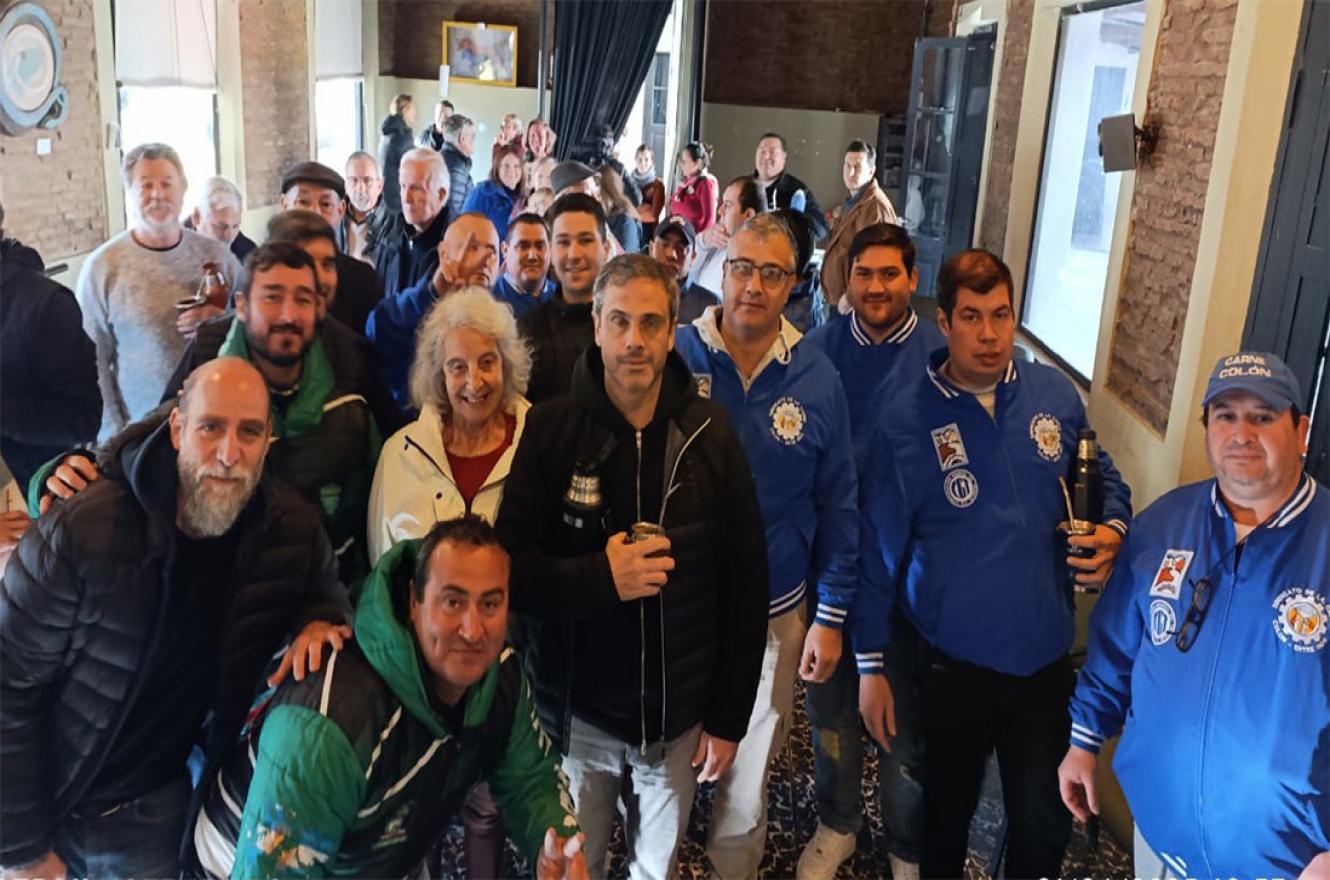 Guillermo Michel visitó Villa Elisa con motivo del Día de la Bandera y dialogó con distintos sectores productivos, educativos y culturales de la región.