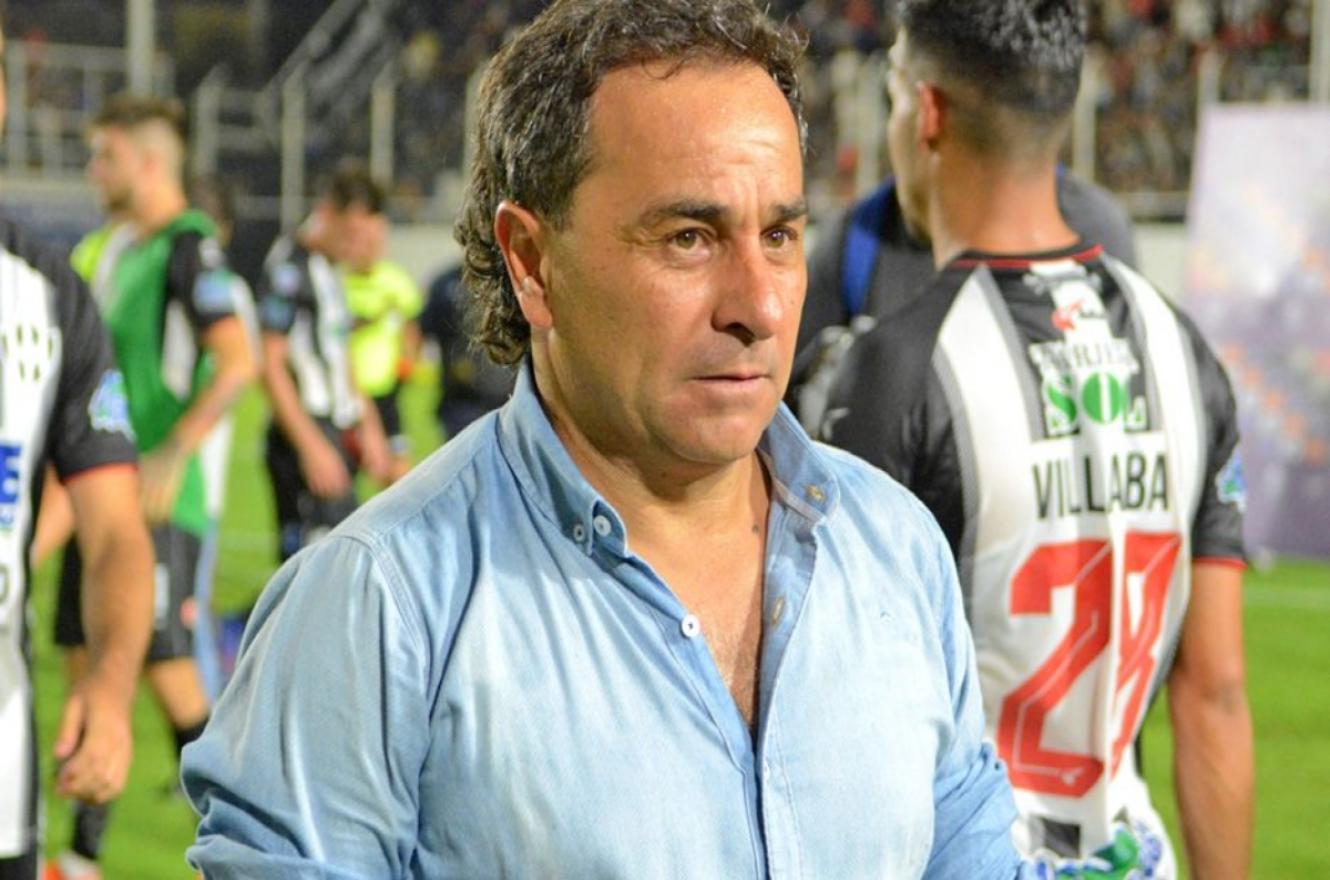 El DT Gustavo Coleoni asoma como candidato para la dirigencia de Patronato