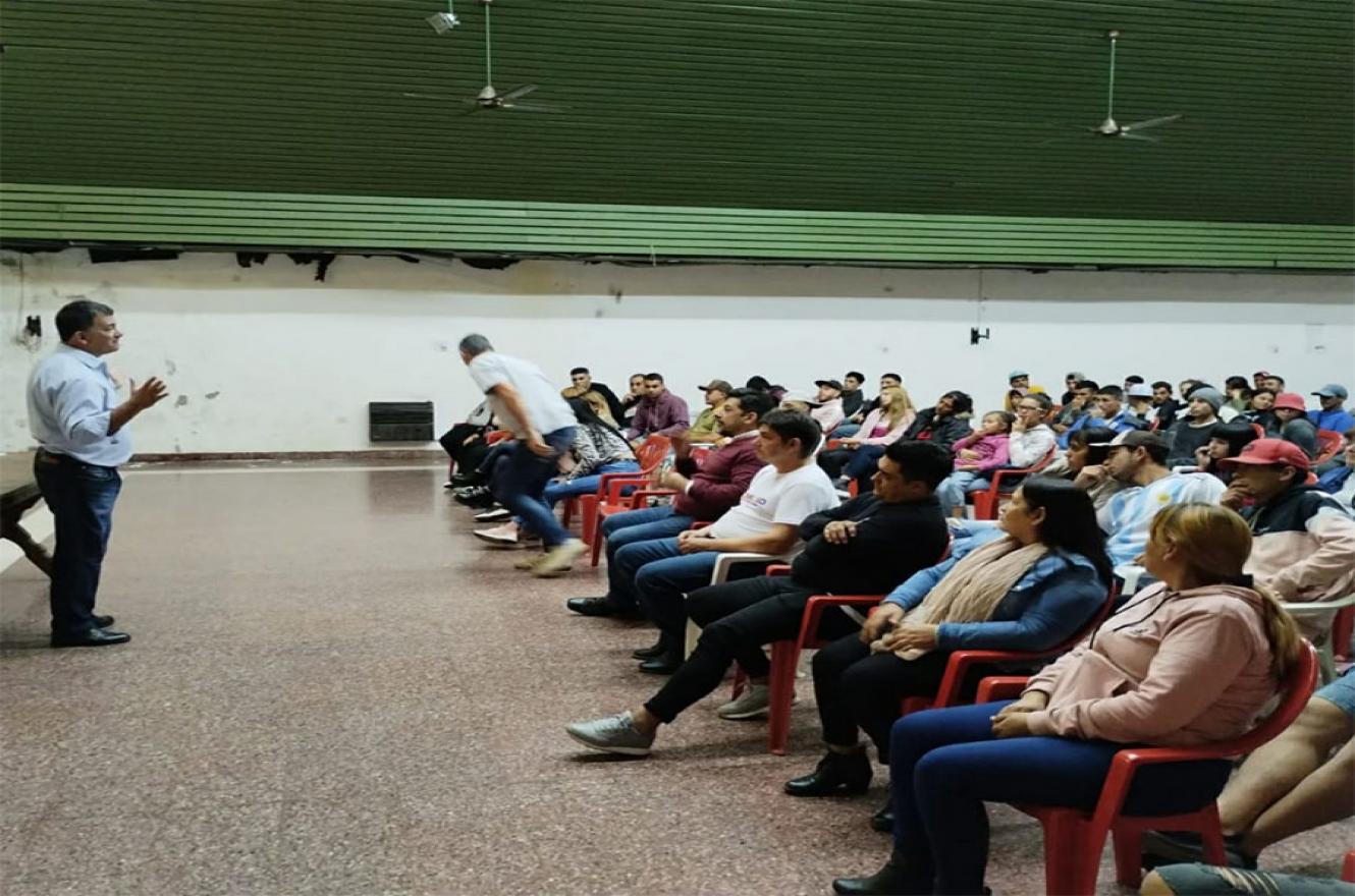 Compromiso radical se reunió en Paraná para apoyar la precandidatura a intendente de Ricardo Gutiérrez.