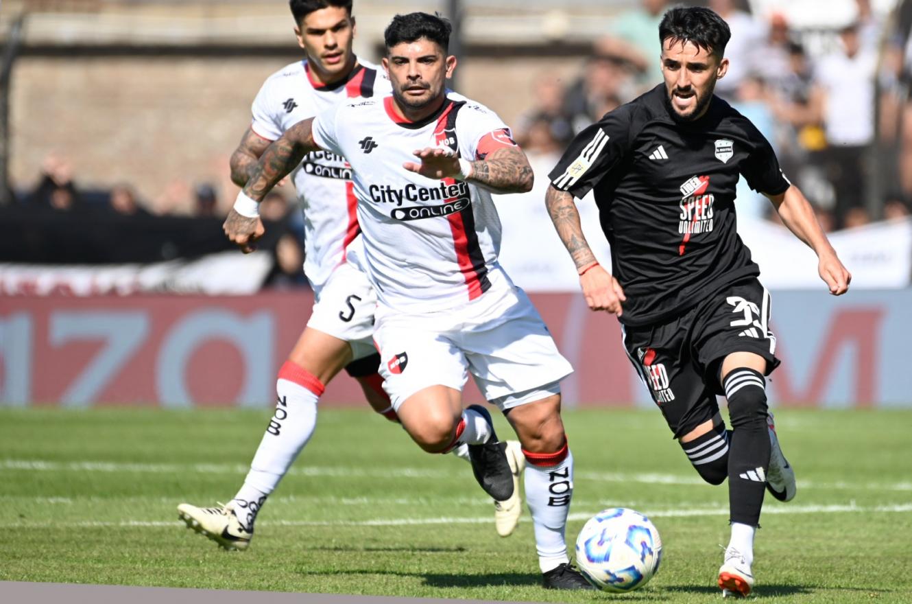Fútbol: Deportivo Riestra y Newell’s empataron a puro gol en el inicio de la 16ª fecha