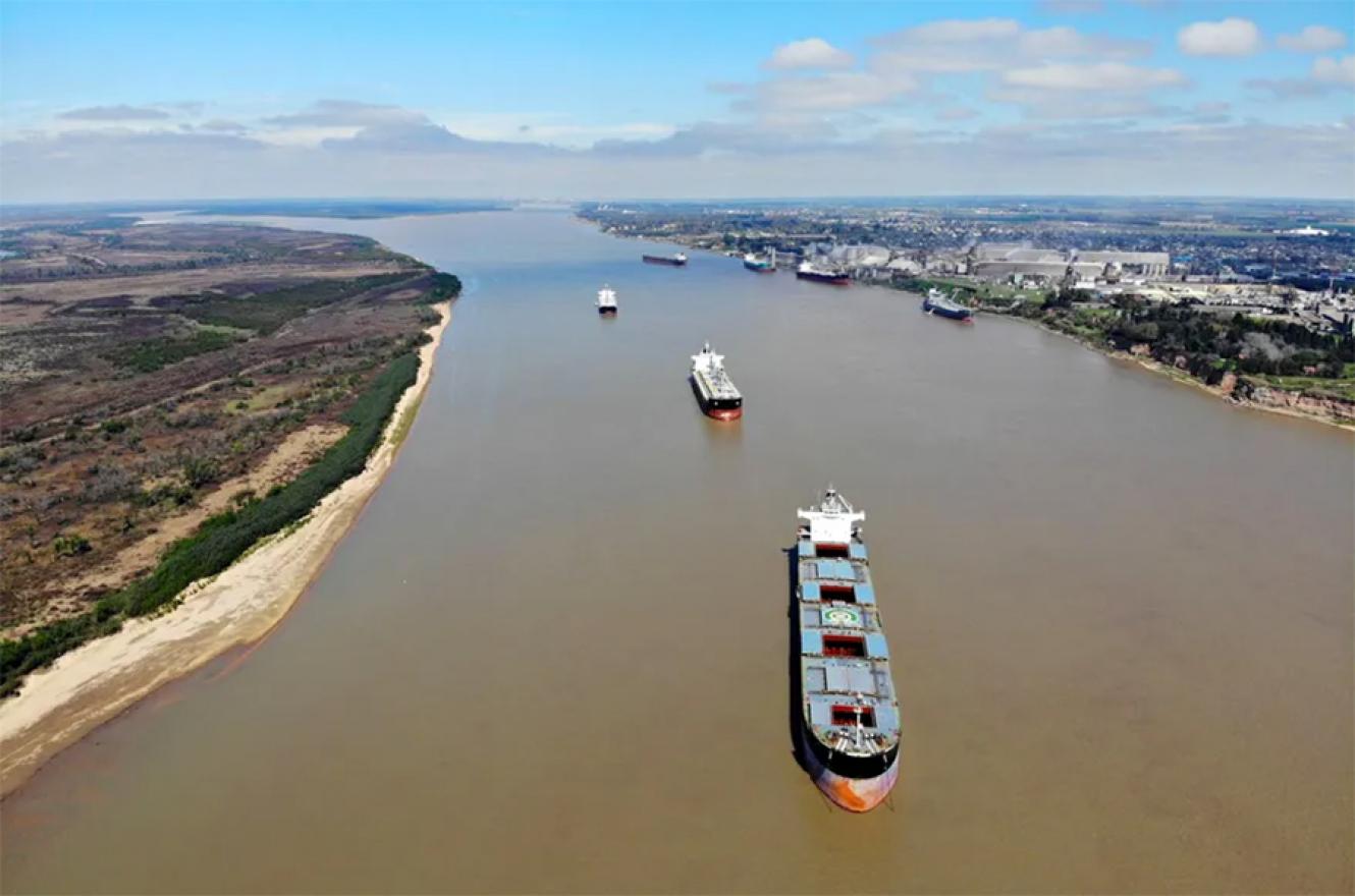 Por la Hidrovía pasa el 80 por ciento del volumen de exportación de la Argentina.