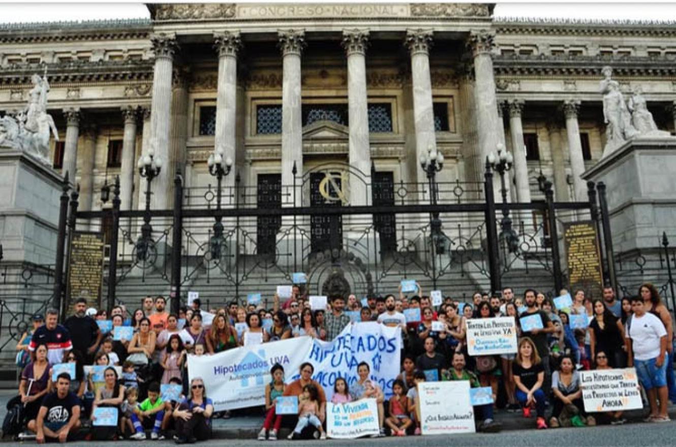 Uno de los reclamos de los Hipotecados UVA frente al Congreso