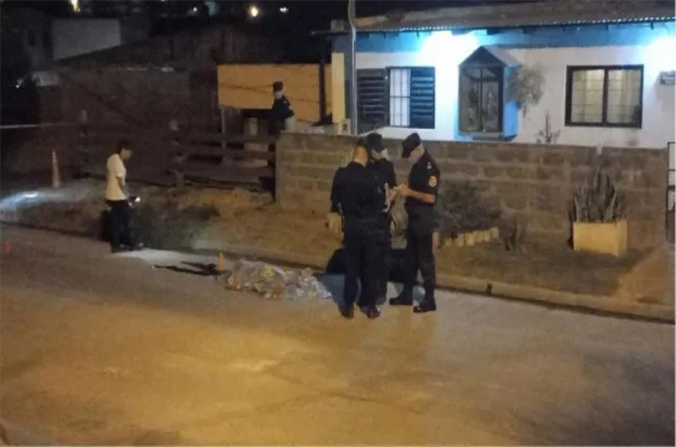 En las primeras horas de este sábado se constató que un hombre fue acribillado en barrio El Morro de Paraná. La Policía trabaja para esclarecer el hecho.