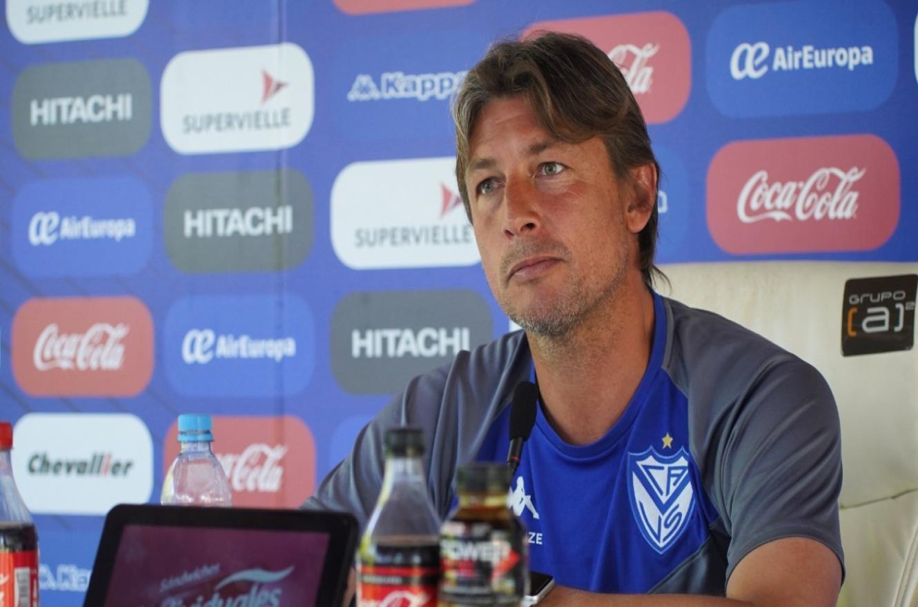 Heinze no confirmó el equipo para visitar el Grella y condicionó su continuidad en Vélez