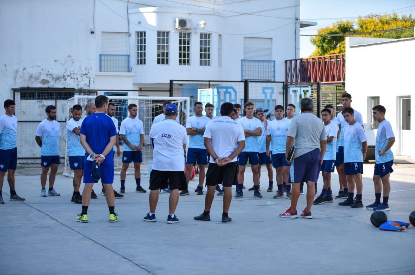 Fútbol: Juventud Unida se puso en movimiento para el próximo Torneo Federal A