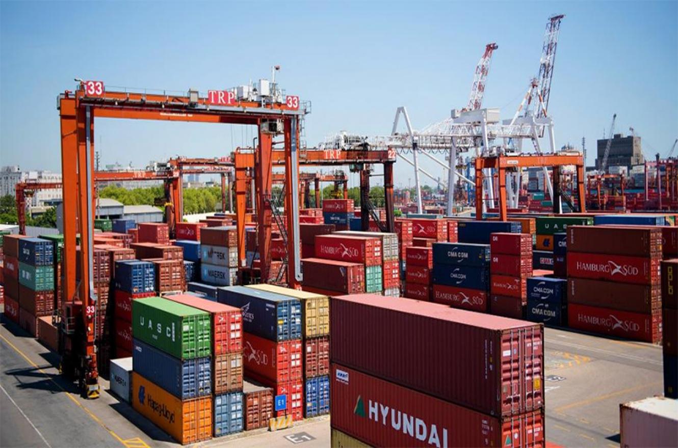 El dato de la apertura extrema de las importaciones a casi 9 meses de asumido el poder, el modelo Milei camina firme hacia la peor parte del menemismo: la transición a la crisis del 2001, es decir, un esquema de apertura total de la economía, destrucción fabril, transferencia de ingresos de la población a sectores de poder económico y un futuro incierto.