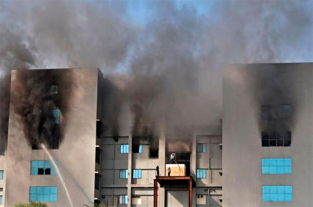 incendio fábrica vacunas India