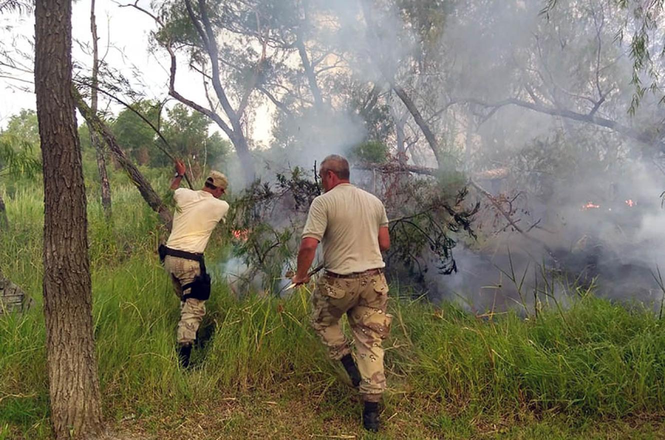 Santa Fe y Entre Ríos suman esfuerzos para controlar los incendios en la zona de islas.