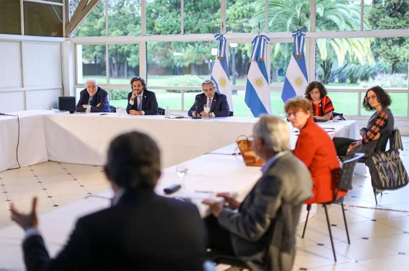 Los especialistas se reunieron con Alberto Fernández en la Quinta de Olivos y recomendaron mayores restricciones de circulación entre la Provincia de Buenos Aires y Capital Federal.