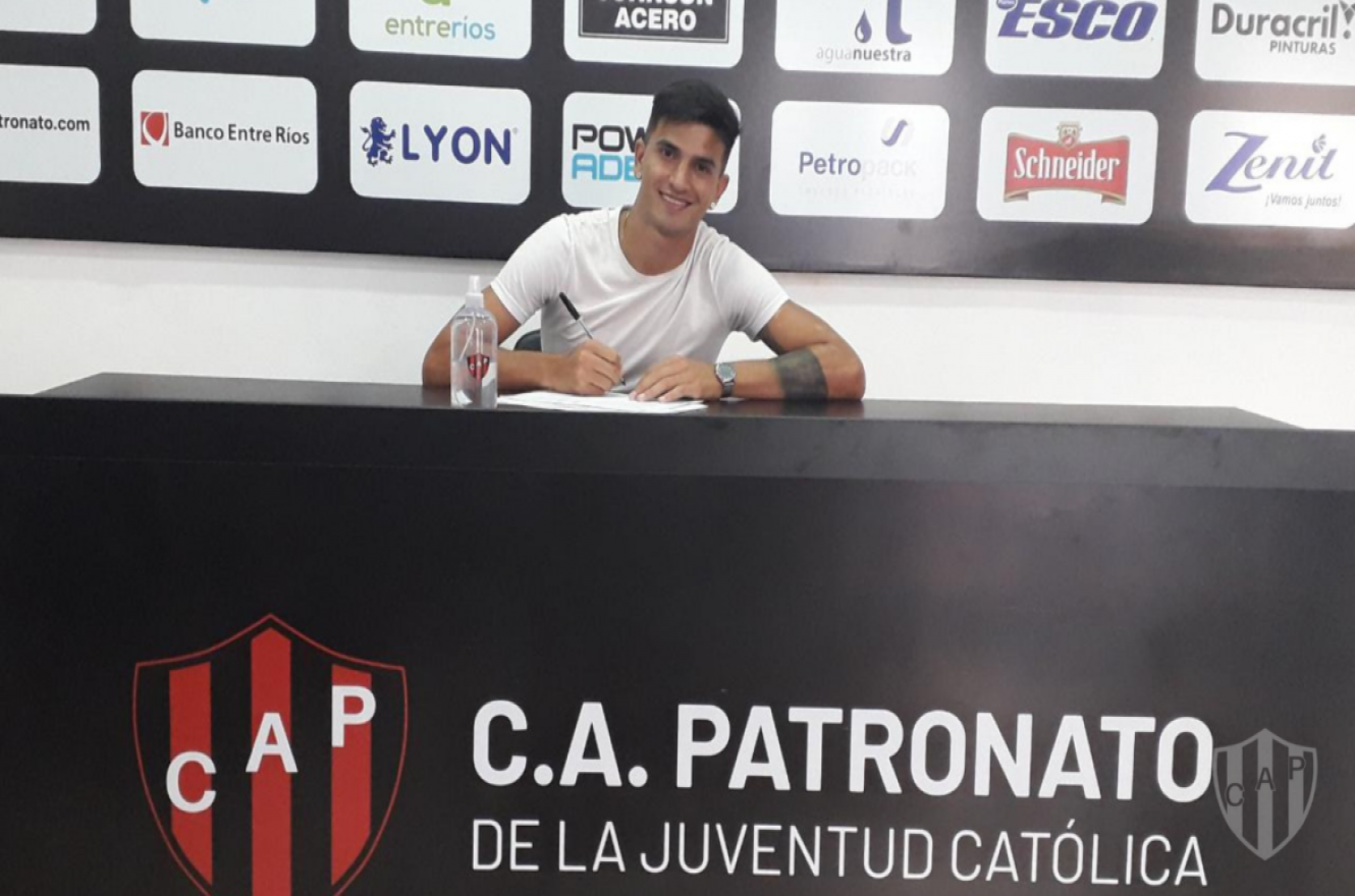 Ivo Quiroz firmó su primer contrato en Patronato tras superar un tumor cerebral