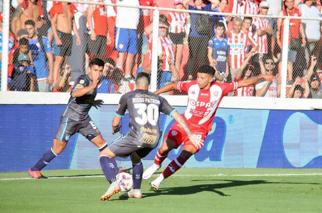 Unión juega en Santiago del Estero con la mira puesta en la Copa Sudamericana
