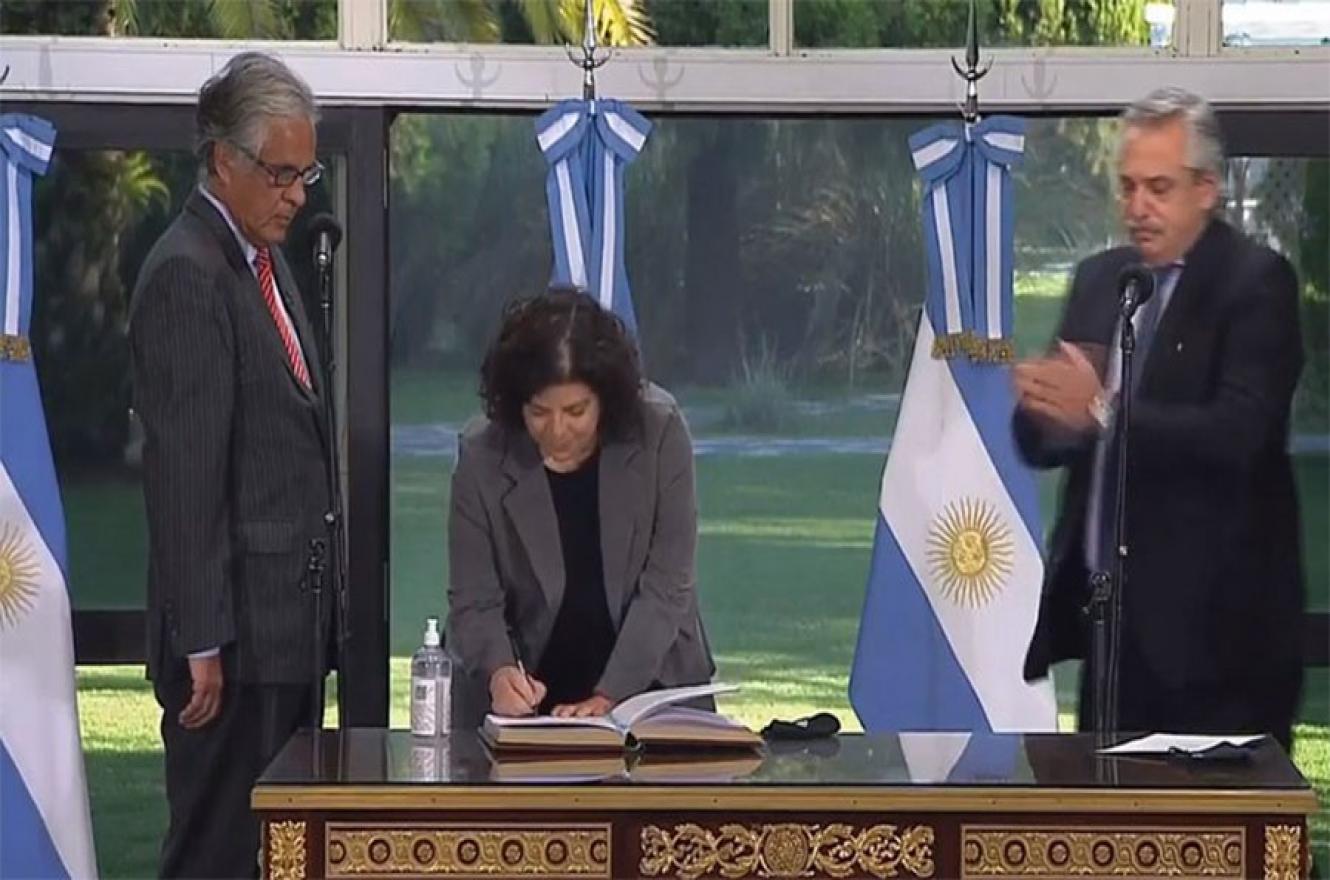 Carla Vizzotti prestó juramento como ministra de Salud de la Nación ante el Presidente Alberto Fernández en la Residencia de Olivos.