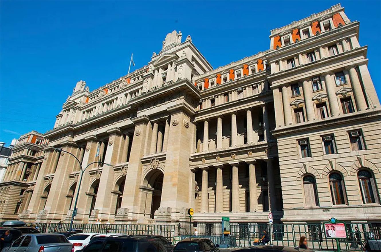 Los jueces Leopoldo Bruglia, Pablo Bertuzzi y Germán Castelli sufrieron derrotas judiciales, mientras el kirchnerismo avanza en el Senado para correrlos de sus cargos actuales.