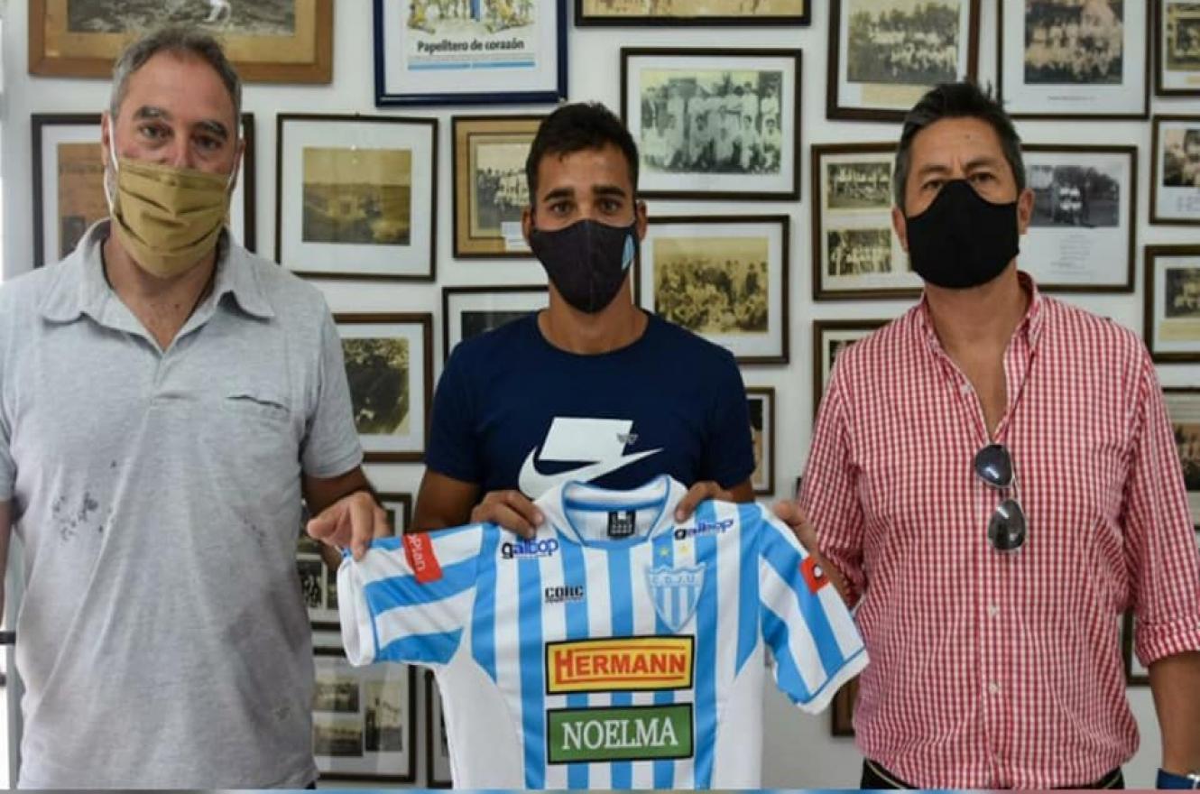 Rodrigo Giménez y Valentín Corbalán firmaron su primer contrato en Juventud Unida