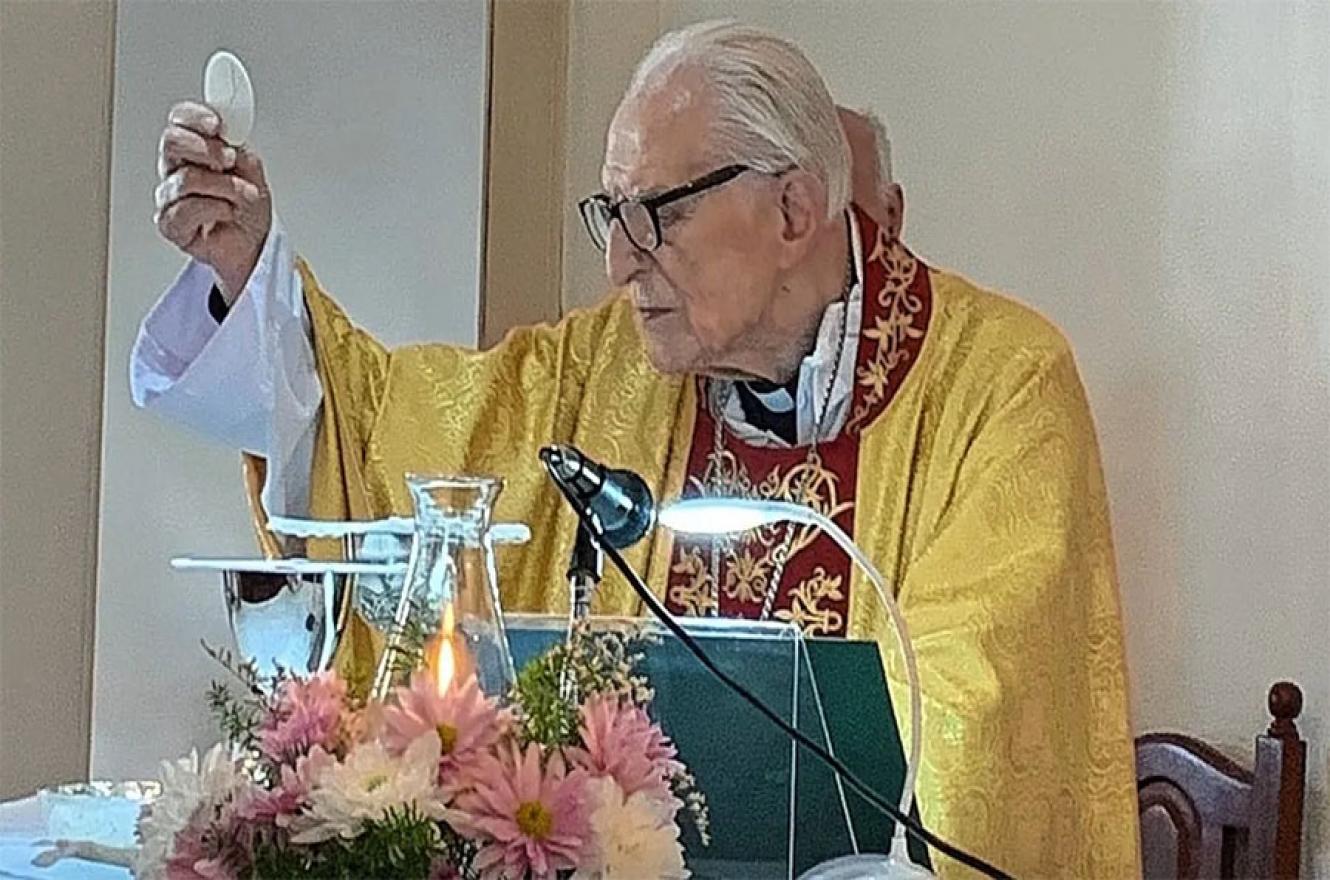 Imagen de archivo del cardenal Estanislao Karlic.