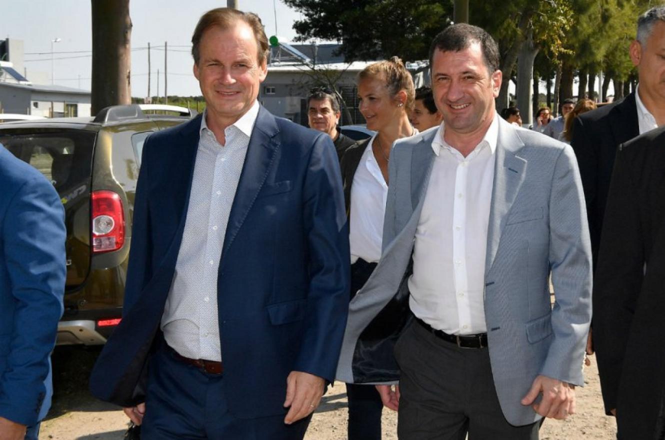 Kueider junto a Bordet