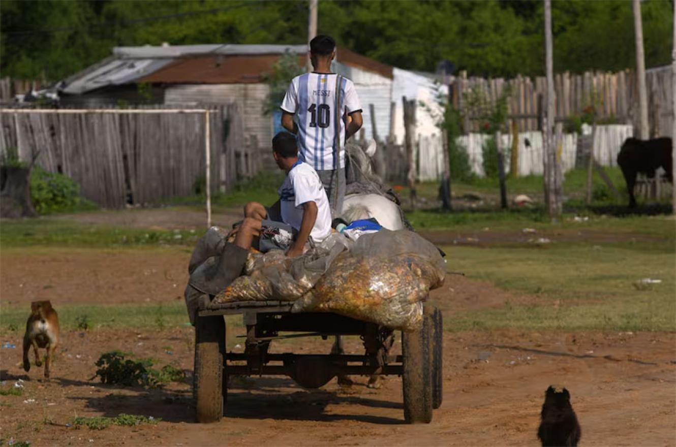 Recorrida por la ciudad de Concordia y sus alrededores, por el caso Kueider, el senador que fue detenido al ingresar a Paraguay con varios miles de dólares en su poder.