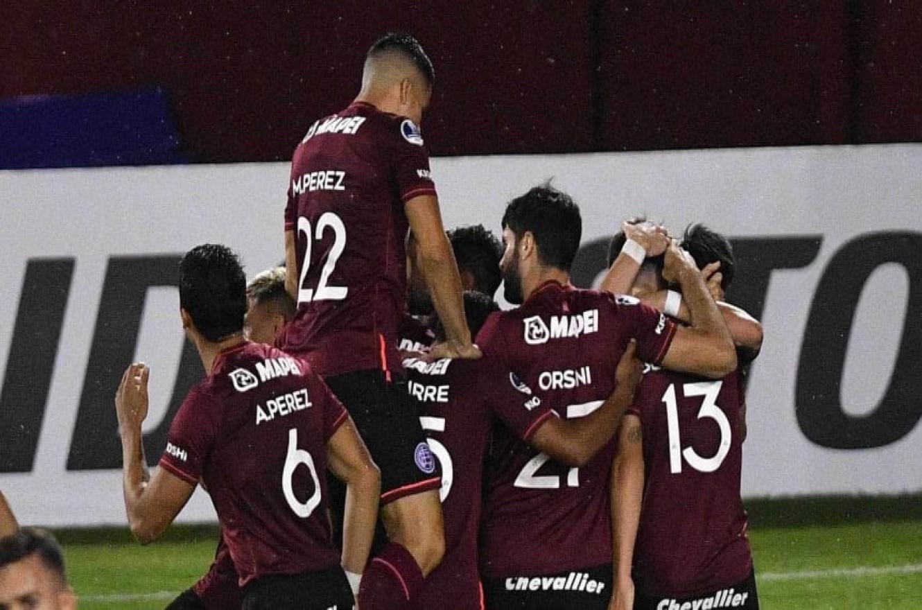 Lanús goleó al Bolívar para avanzar a cuartos de final de la Copa Sudamericana