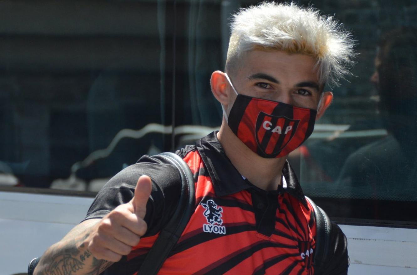 Lautaro Comas renovó con Patronato, pero seguirá su carrera en el exterior
