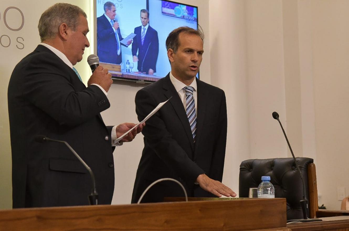 Lautaro Schiavoni jura como secretario de la Cámara de Senadores